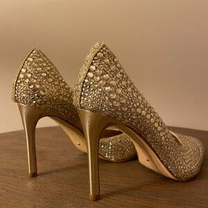 Gianni Bini Gold Sparkle Point Toe Heels 8M